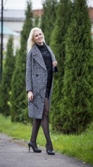 Элегантное женское пальто с классическим английским воротником