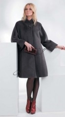 Женское пальто из мягкой ткани, расклешенный силуэт, стойка